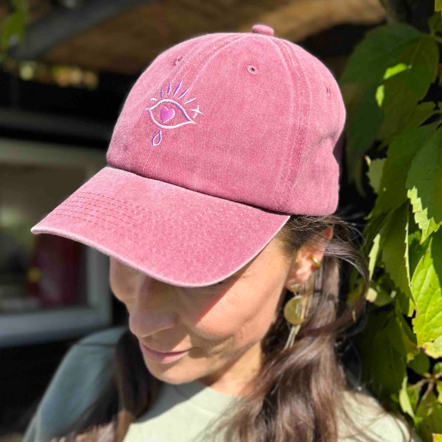 ThirdEye - Cap / Kasket - Bordeaux rød. Dropps By Szhirley. Dansk design. One size fits all. Efterårs cap