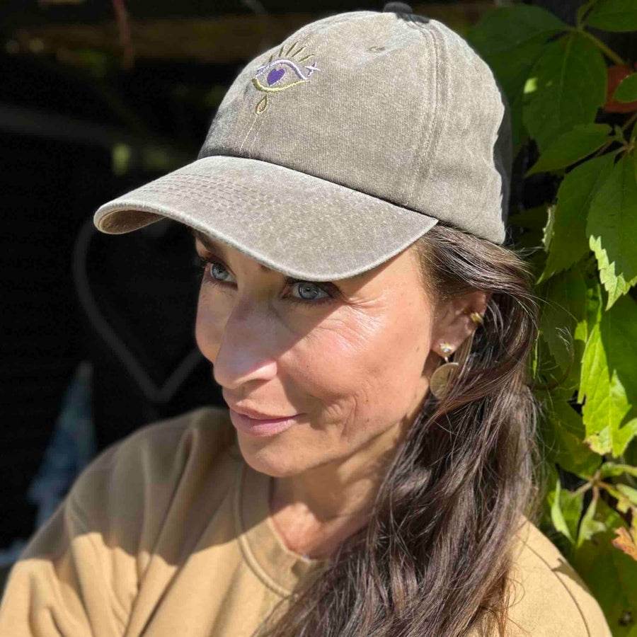 ThirdEye - Cap / Kasket  med øje - Grå brun. Dropps By Szhirley. Dansk design. One size