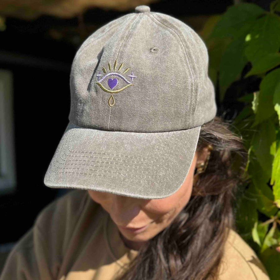 ThirdEye - Cap / Kasket  med øje - Grå brun. Dropps By Szhirley. Dansk design. One size fits all. Efterårs cap