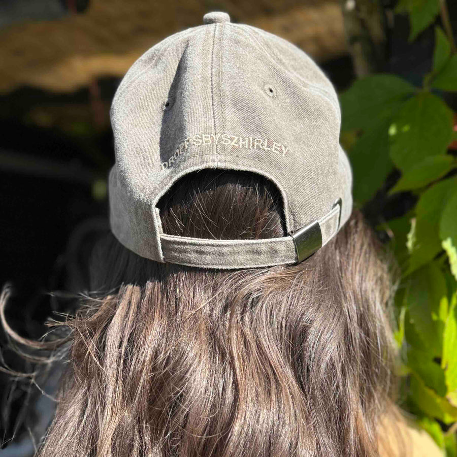 ThirdEye - Cap / Kasket  med øje - Grå brun. Dropps By Szhirley. Dansk design. One size fits all. Efterårs cap. Justerbar