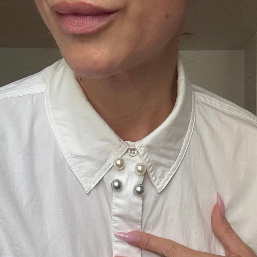 #PearlPin Grey - Tøjnål til bukser, kjoler mm. - Forgyldt med grå perler. Dropps Selected - håndplukket af Szhirley 