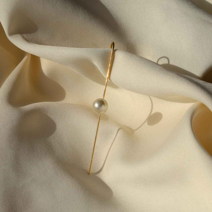 Ørering - #EarSpear Pearl - 18 karat forgyldt Sterling sølv og hvid perle. Dropps Selected Szhirley. Danske eksklusive smykker