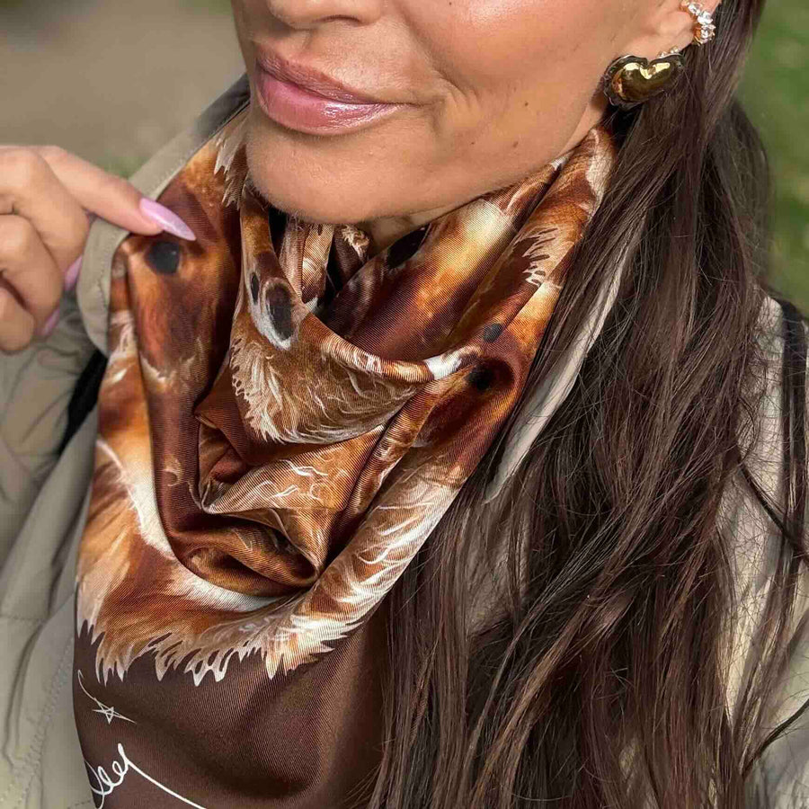 #Johnny - tørklæde i 100 % silke - håndrullet kant - Brun