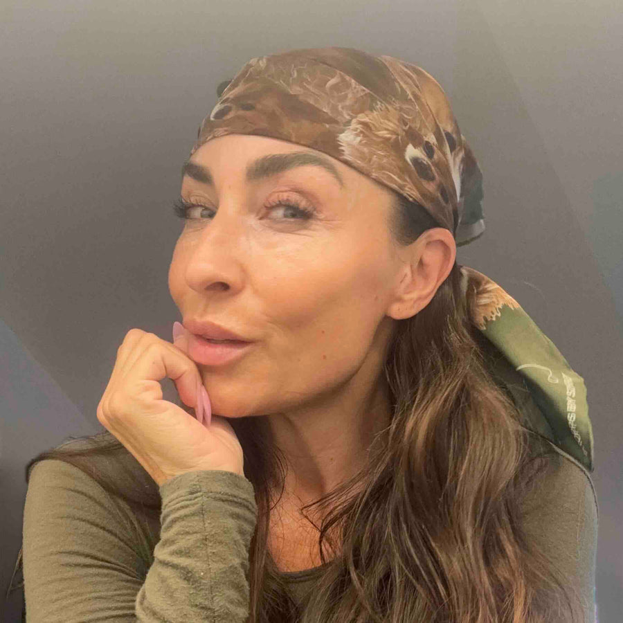 #Johnny - tørklæde i 100 % silke - håndrullet kant - Grøn / army grøn