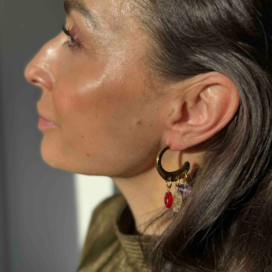 MoonStarLove - forgyldt øreringesæt med farvede charms - Stainless Steel - 18 karat forgyldning. Danske smykker designet af Szhirley. Dropps By Szhirley. Måne øreringe til din vinter. Julesmykker