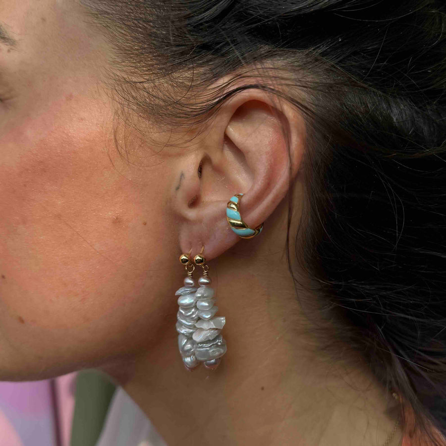 Ørering - #RockSteady - 18 karat guldbelagt Sterling sølv og ferskvandsperler - SÆLGES ENKELTVIS. Designet af Szhirley. Dansk sommersmykke. Ædelmetal og natursten.