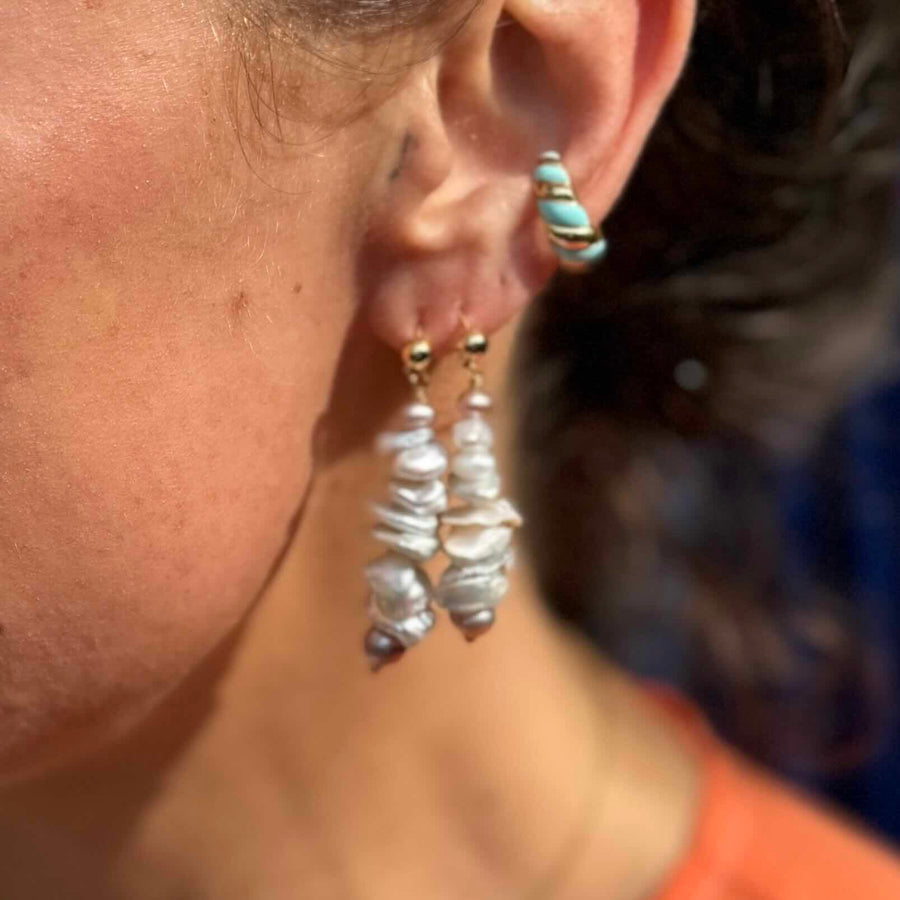 Ørering - #RockSteady - 18 karat guldbelagt Sterling sølv og ferskvandsperler - SÆLGES ENKELTVIS. Designet af Szhirley. Dansk sommersmykke. Ædelmetal og natursten.