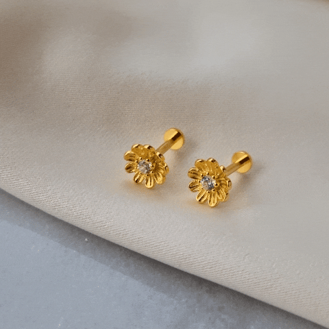 Marguerit øreringe sæt - #SparklingDaisy - 18 Karat forgyldt Sterling - Flatbacks. Blomster øreringe. Dropps By Szhirley. Danske smykker. Eksklusive smykker