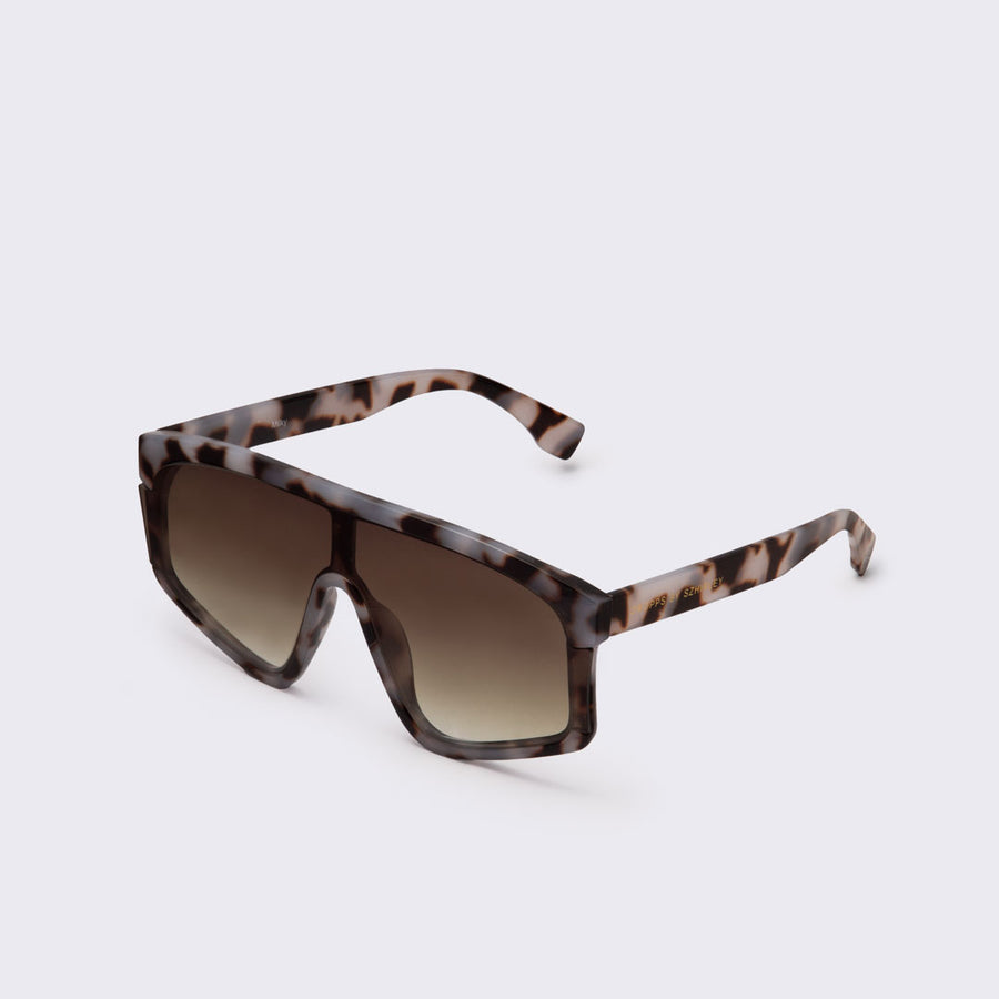 Milky - solbriller med leopardmønstret stel med røget / brune brilleglas. Dropps By Szhirley. Dansk design. Eksklusive solbriller. Designet af Szhirley