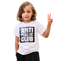 Anti Plastic Club t-shirt til børn og unge. Designet af Szhirley og Mads Hofmann.