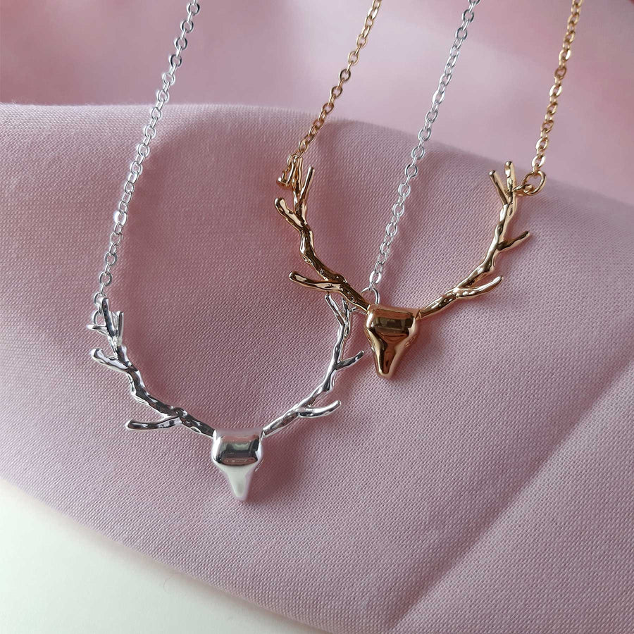 Julehalskæde fra Szhirley Dearest halskæde - jule halskæde med gevir forsølvet. Dropps Selected smykker håndplukket og udvalgt af Szhirley