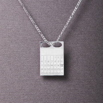 #DatePlate vedhæng og halskæde uden måned 50 cm - Sterling sølv med diamant Designet af Szhirley