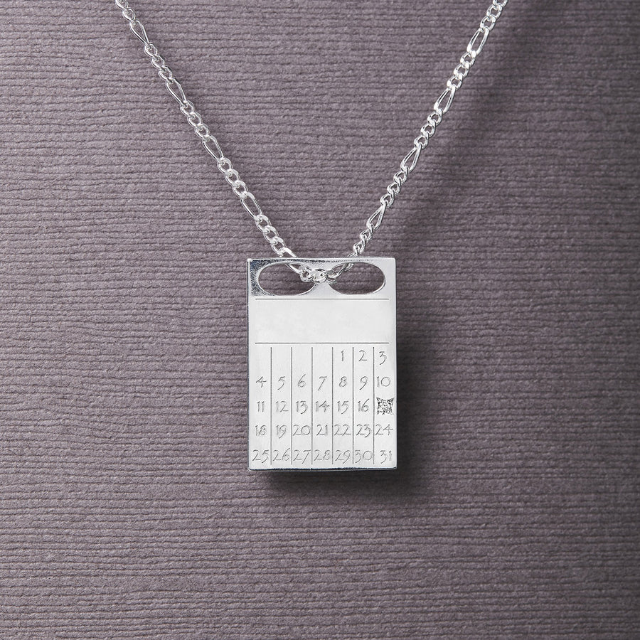 #DatePlate vedhæng og halskæde uden måned 50 cm - Sterling sølv med diamant Designet af Szhirley