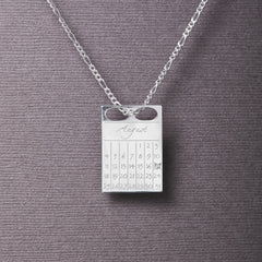 #Dateplate halskæde sterling sølv med en diamant i din mærkedag designet af Szhirley