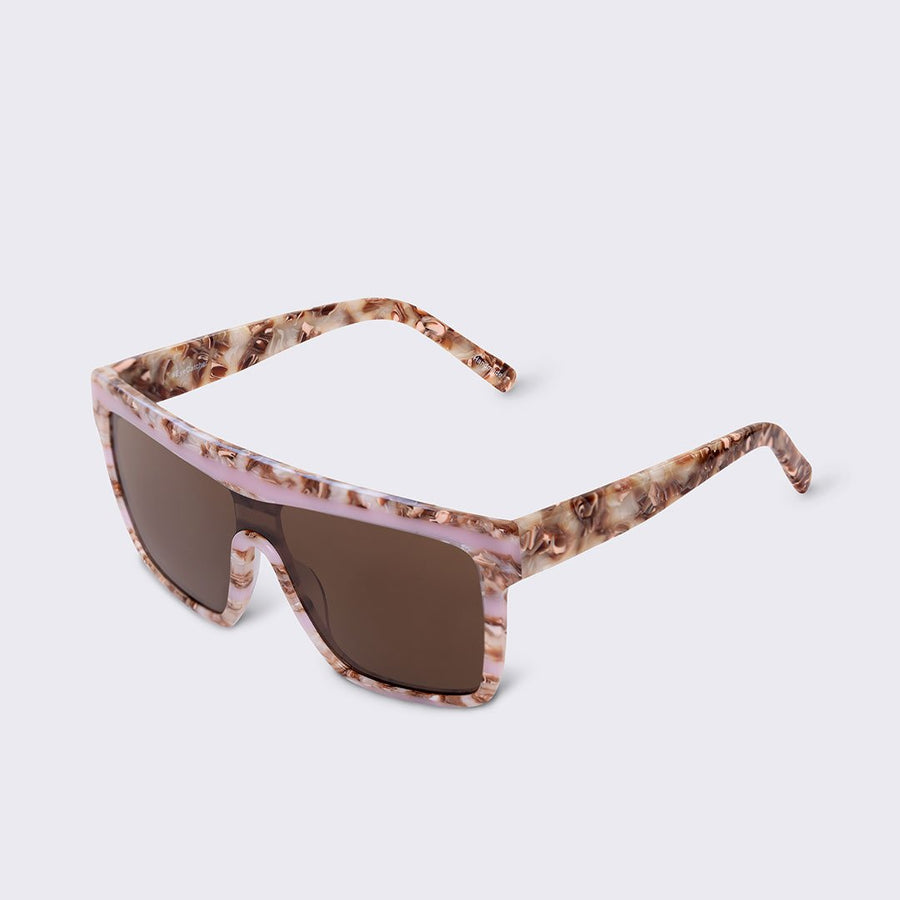 EyeCatcher eksklusive solbriller i brun rosa med brune brilleglas. Mønster leder tankerne hen på gran canyon. Designet af Szhirley