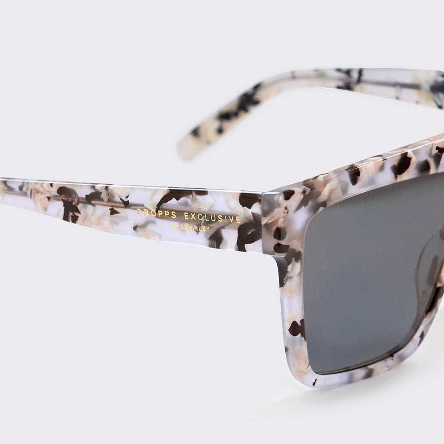 EyeCatcher SeaSand eksklusive solbriller designet af Szhirley med skildpadde mønster i hvid sort gennemsigtig