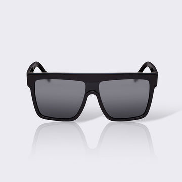 EyeCatcher. Eksklusive solbriller i blank sort med sorte brilleglas. Designet af Szhirley