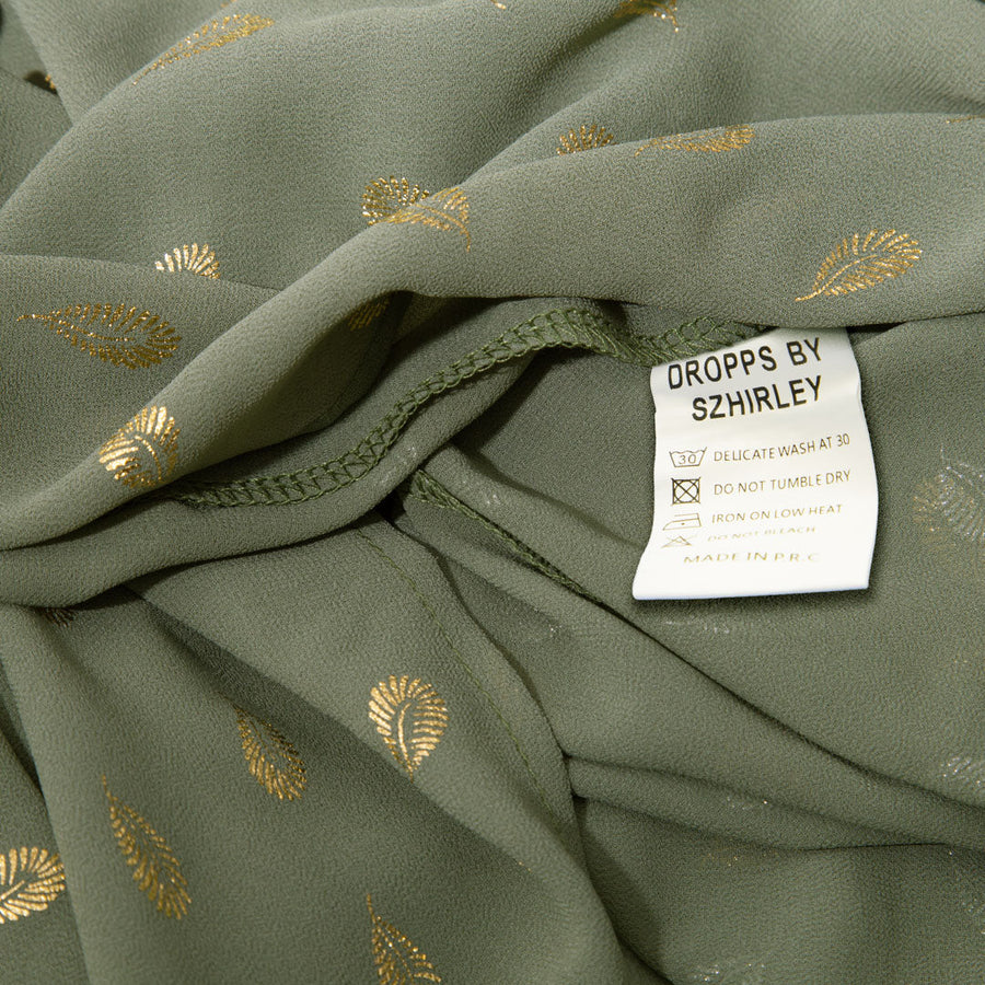 Breeze - Mørkegrøn Kimono med fjerprint i guld - One Size - Designet af Szhirley. Eksklusivt dansk design 
