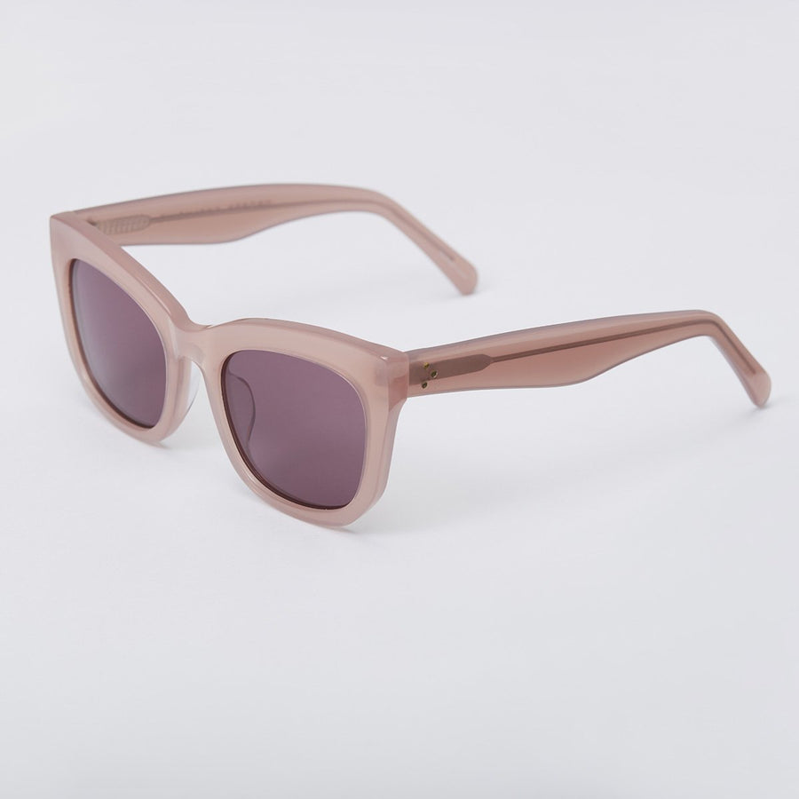 #EyeSpy - eksklusive solbriller i farven gammel rosa. Designet af Szhirley