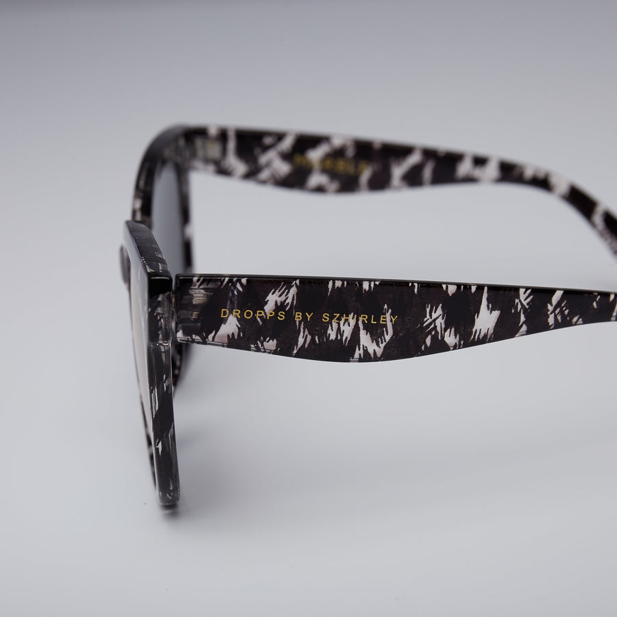#Marble - solbriller i sort og gennemsigtigt mønster. Designet af Szhirley