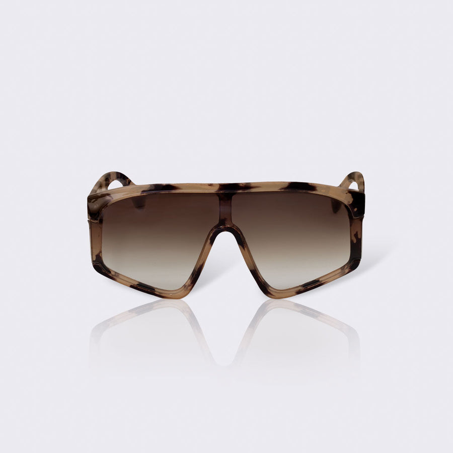 Nutty - solbriller karamel / honningfarvet skildpaddemønstret stel med røget / brune brilleglas. Designet af Dropps bySzhirley